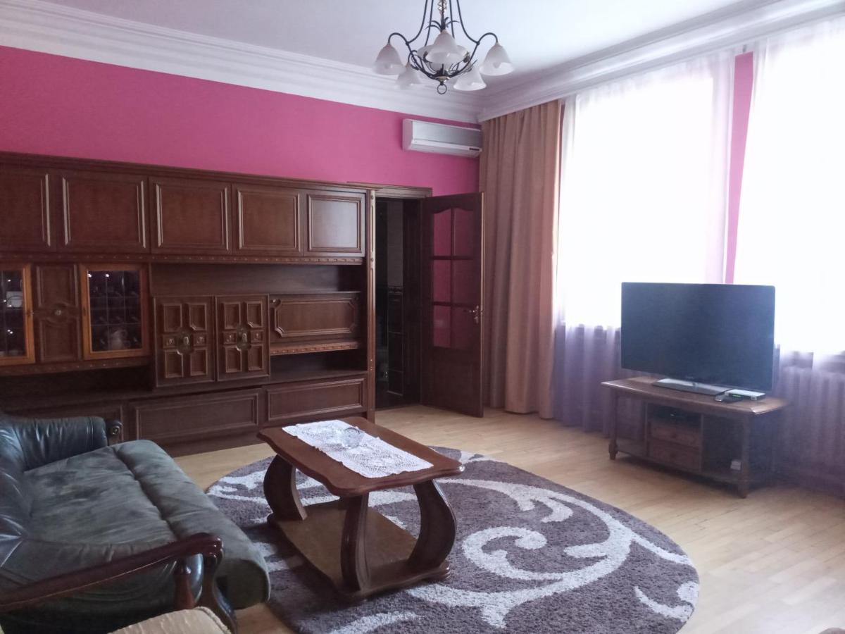 Knaus Apartments Chernivtsi Ngoại thất bức ảnh