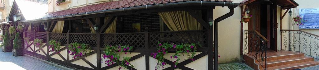 Knaus Apartments Chernivtsi Ngoại thất bức ảnh