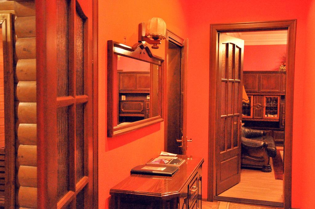 Knaus Apartments Chernivtsi Ngoại thất bức ảnh