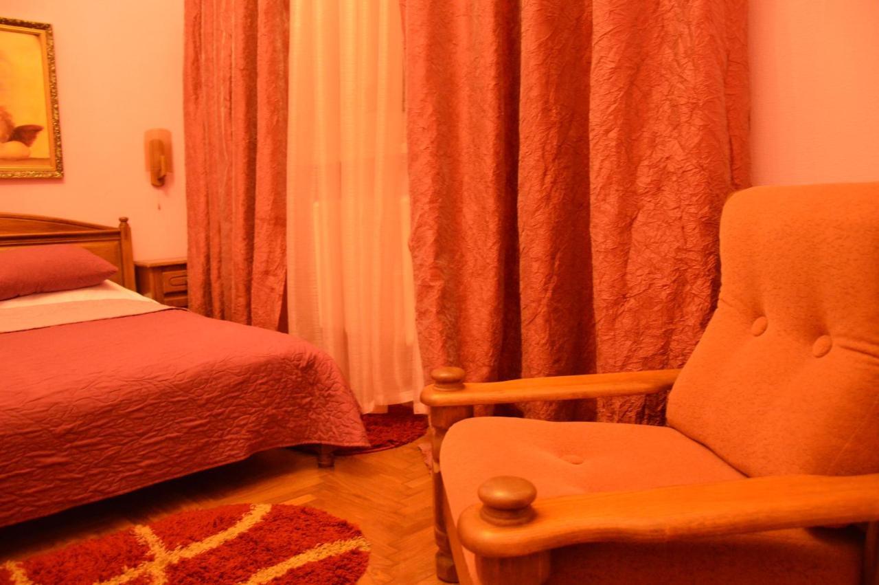 Knaus Apartments Chernivtsi Ngoại thất bức ảnh
