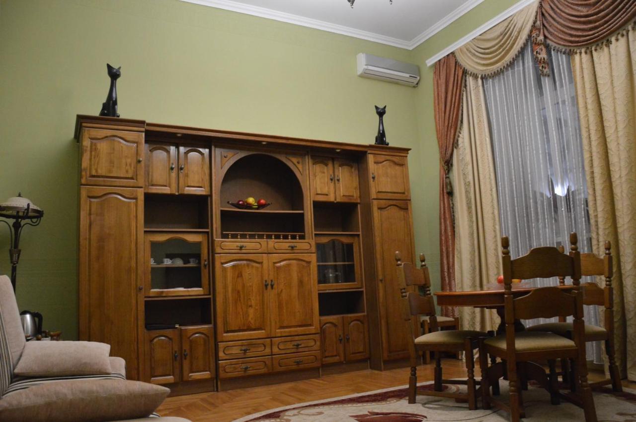 Knaus Apartments Chernivtsi Ngoại thất bức ảnh