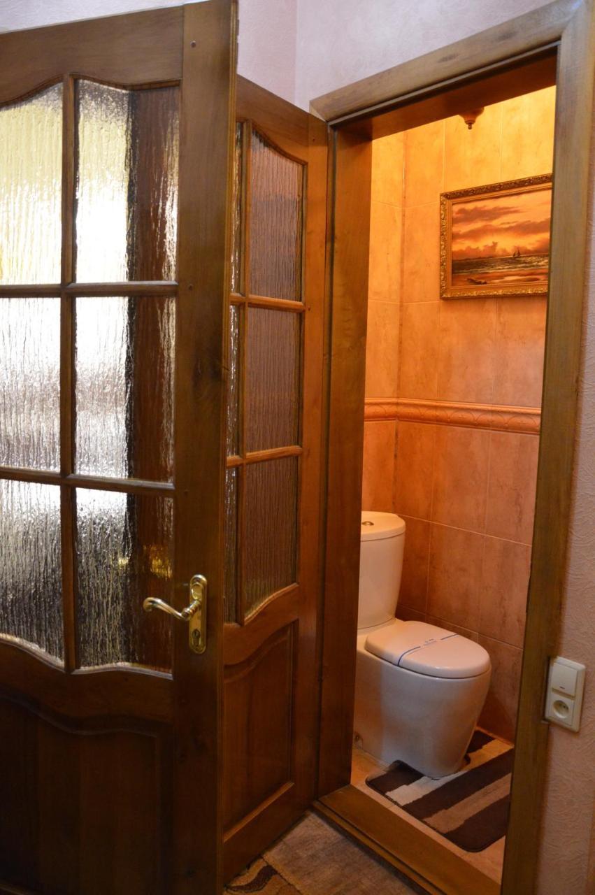 Knaus Apartments Chernivtsi Ngoại thất bức ảnh