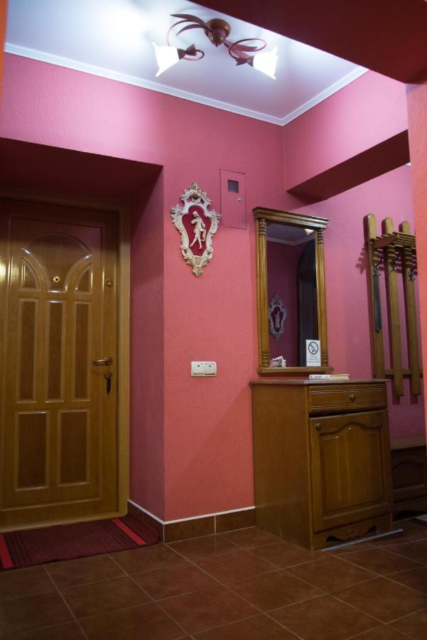 Knaus Apartments Chernivtsi Ngoại thất bức ảnh