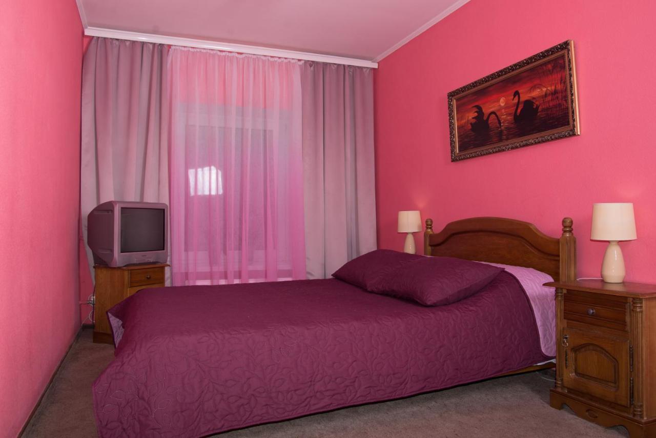 Knaus Apartments Chernivtsi Ngoại thất bức ảnh